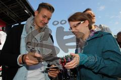 2.BL - FC Ingolstadt 04 - Saisonabschlußfeier 2012 am Audi Sportpark - Manuel Schäffler Autogramme