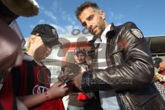 2.BL - FC Ingolstadt 04 - Saisonabschlußfeier 2012 am Audi Sportpark - Autogramme Trainer Tomas Oral Fans