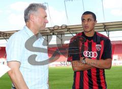 2.Liga - FC Ingolstadt 04 - Vorstellung des neuen Stürmers - Ahmed Akaichi aus Tunesien. Im Gespräch mit Benno Möhlmann