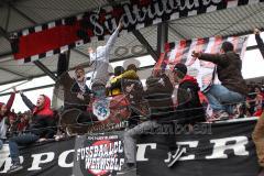 2.BL - FC Ingolstadt 04 - Karlsruher SC 2:1 - Stefan Leitl und Ramazan Özcan bei den Fans in der Kurve Jubel Fajnen