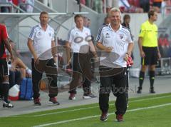 2.Liga - FC Ingolstadt 04 - FC Hansa Rostock 3:1 - Trainer Benno Möhlmann tänzelt auf dem rasen