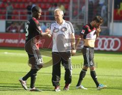 2.Liga - FC Ingolstadt 04 - VfL Bochum 3:5 - Benno Möhlmann bedankt sich bei Edson Buddle und Stefan Leitl