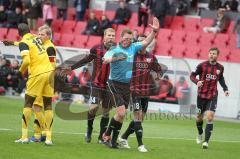 2.BL - FC Ingolstadt 04 - Alemannia Aachen 3:3 - Schiedsrichter Christian Fischer gibt das Tor nicht, Adam Nemec, Moise Bambara meckern