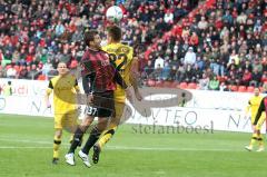 2.BL - FC Ingolstadt 04 - Alemannia Aachen 3:3 - Andreas Görlitz Kopfballduell mit Timo Achenbach