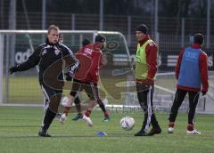 2.BL - FC Ingolstadt 04 - Trainingsauftakt nach der Winterpause - Fabian Galm aus der 2. trainiert mit. Rechts Manuel Schäffler