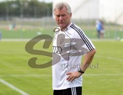 2.Liga - FC Ingolstadt 04 - 1. Training Saison 2011/2012 - Trainer Benno Möhlmann