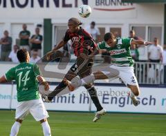 2.Liga - SpVgg Greuther Fürth - FC Ingolstadt 04 - 3:0 - Caiuby im zweikampf mit Sercan Sararer