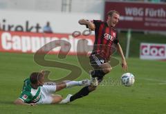 2.Liga - SpVgg Greuther Fürth - FC Ingolstadt 04 - 3:0 - Heinrich Schmidtgal holt Moritz Hartmann von den Beinen