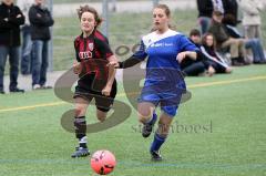 Landesliga Süd Juniorinnen FC Ingolstadt gegen SV Schechen Alea Röger schneller als ihre Gegenspielerin Foto: Jürgen Meyer