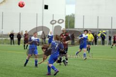 Landesliga Süd Juniorinnen FC Ingolstadt gegen SV Schechen Alea Röger mit einem Flugkopfball Foto: Jürgen Meyer