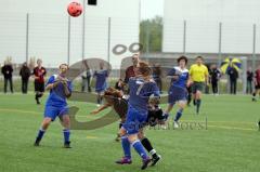 Landesliga Süd Juniorinnen FC Ingolstadt gegen SV Schechen Alea Röger mit einem Flugkopfball Foto: Jürgen Meyer