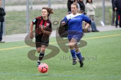 Landesliga Süd Juniorinnen FC Ingolstadt gegen SV Schechen Alea Röger schneller als ihre Gegenspielerin Foto: Jürgen Meyer