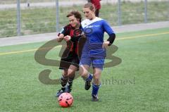 Landesliga Süd Juniorinnen FC Ingolstadt gegen SV Schechen Alea Röger schneller als ihre Gegenspielerin Foto: Jürgen Meyer