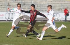 Regionalliga Süd - FC Ingolstadt 04 II - FC Bayern II - Mitte Stefan Müller kurz vor dem Tor wird er ausgebremst von rechts Max Dombrowka