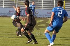 Regionalliga Süd - FC Ingolstadt 04 II - Karlsruher SC II - links Fabian Galm passt zu Stefan Müller