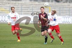 Regionalliga Süd - FC Ingolstadt 04 II - SC Pfullendorf - mitte Karl-Heinz Lappe im Duell mit links Michael Falkenmayer, links Sandrino Braun