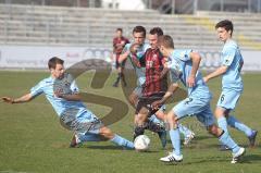 Regionalliga Süd - FC Ingolstadt 04 II - 1860 München II - Karl-Heinz Lape stürmt zum Tor und wird umzingelt