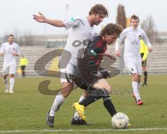 FC Ingolstadt 04 II - SG Sonnenhof Großaspach - links Manuel Wengert versucht Michael Mayr zu stoppen