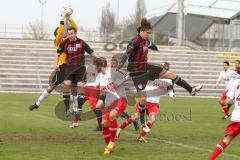 Regionalliga Süd - FC Ingolstadt 04 II - SC Pfullendorf - Eckball rechst Marcel Hagmann, mitte Karl-Heinz Lappe steigen hoch, Torwart Sebastian Willibald fängt den Ball