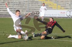 Regionalliga Süd - FC Ingolstadt 04 II - FC Bayern II - Stefan Müller kurz vor dem Tor wird er ausgebremst von links Max Dombrowka