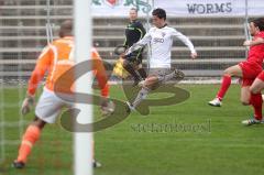 Regionalliga Süd - FC Ingolstadt 04 II - VfR Worms - 0:4 - Stefan Müller flankt ohne Erfolg