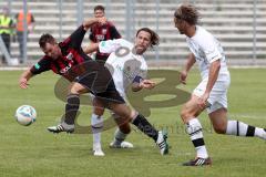 FC Ingolstadt 04 II - SV Waldhof Mannheim - Karl-Heinz Lappe kommt nicht durch die Abwehr