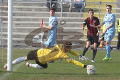 Regionalliga Süd - FC Ingolstadt 04 II - 1860 München II - Stefan Müller mit einer Chance, Torwart Vitus Eicher pariert