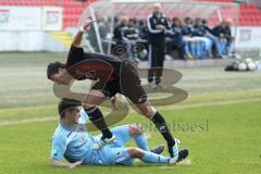 Regionalliga Süd - FC Ingolstadt 04 II - 1860 München II - Stefan Müller im Zweikampf mit Jonatan Kotzke