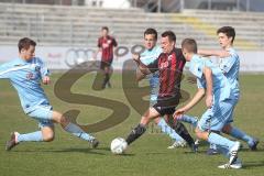 Regionalliga Süd - FC Ingolstadt 04 II - 1860 München II - Karl-Heinz Lape stürmt zum Tor und wird umzingelt