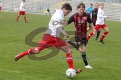 Regionalliga Süd - FC Ingolstadt 04 II - SC Pfullendorf - rechts Michael Mayer will Christian Jeske stören