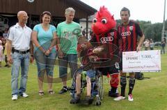 2.Liga - FC Ingolstadt 04 - Testspiel gegen Wehen Wiesbaden in Pförring - 1:6 - Spende an Michael Wetzel von Stefan Leitl 5000 Euro