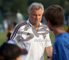 2.Liga - FC Ingolstadt 04 - Testspiel gegen Wehen Wiesbaden in Pförring - 1:6 - Trainer Benno Möhlmann