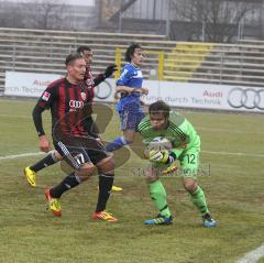 Testspiel - FC Ingolstadt 04 - SpVgg Unterhaching - links Manuel Schäffler kommt zu spät