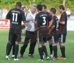 Testspiel - FC Ismanning - FC Ingolstadt 04 - 2:3 - unzufrieden Trainer Benno Möhlmann redte mit dem Team