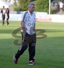 Testspiel - FC Ismanning - FC Ingolstadt 04 - 2:3 - unzufrieden Trainer Benno Möhlmann