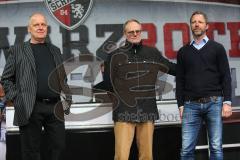 2. BL - FC Ingolstadt 04 - Saisonabschluß 2013 am Sportpark - Vorsitzender des Vorstandes Peter Jackwerth, Frank Dreves und rechts Sportdirektor Thomas Linke