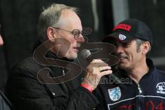 2. BL - FC Ingolstadt 04 - Saisonabschluß 2013 am Sportpark - Vorstand Frank Dreves auf der Bühne bedankt sich auf Bühne bei den Fans