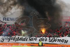 2. BL - Jahn Regensburg - FC Ingolstadt 04 1:2 - Fans mit Pyrotechnik