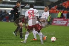 2. BL - Jahn Regensburg - FC Ingolstadt 04 1:2 - Florian Heller (30) kommt nicht durch