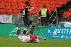 2. BL - Jahn Regensburg - FC Ingolstadt 04 1:2 - Pascal Groß (20) im Zweikampf