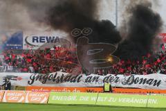 2. BL - Jahn Regensburg - FC Ingolstadt 04 1:2 - Fans mit Pyrotechnik