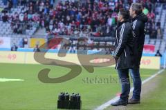 2. BL - FC Ingolstadt 04 - 1860 München 1:1 - links Cheftrainer Tomas Oral und Thomas Linke vor dem Spiel