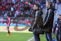 2. BL - FC Ingolstadt 04 - 1860 München 1:1 - links Cheftrainer Tomas Oral und Thomas Linke vor dem Spiel