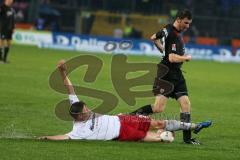 2. BL - Jahn Regensburg - FC Ingolstadt 04 1:2 - Pascal Groß (20) im Zweikampf