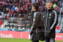 2. BL - FC Ingolstadt 04 - 1860 München 1:1 - links Cheftrainer Tomas Oral und Thomas Linke vor dem Spiel