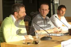 2.BL - FC Ingolstadt 04 - Fan Treffen im Sportpark - Fans hören Stefan Leitl und Thomas Linke zu