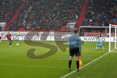 FC 04 Ingolstadt gegen SSV Jahn 2000 Regensburg - Christian Eigler beim Elfmeter - Foto: Jürgen Meyer
