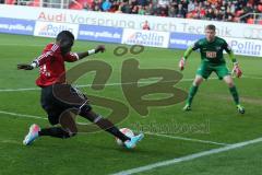 2. BL - FC Ingolstadt 04 - Hertha BSC Berlin 1:1 - Danny da Costa (21) gegen Torwart Thomas Kraft