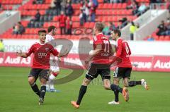 2. BL - FC Ingolstadt 04 - 1.FC Kaiserslautern 1:1 - Manuel Schäffler erzeilt das 1:1 Tor Jubel, Torwart Tobias Sippel kann nichts machen, Schäffler schnappt sich den Ball. links Alper Uludag und rechts Stefan Leitl