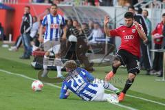 2. BL - FC Ingolstadt 04 - Hertha BSC Berlin 1:1 - Ümit Korkmaz (14) rechts gegen Fabian Lustenberger